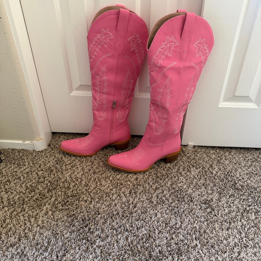 New Pink Embroidered Western KneeHighBoots,size 9,inner zipper,Perfect condition